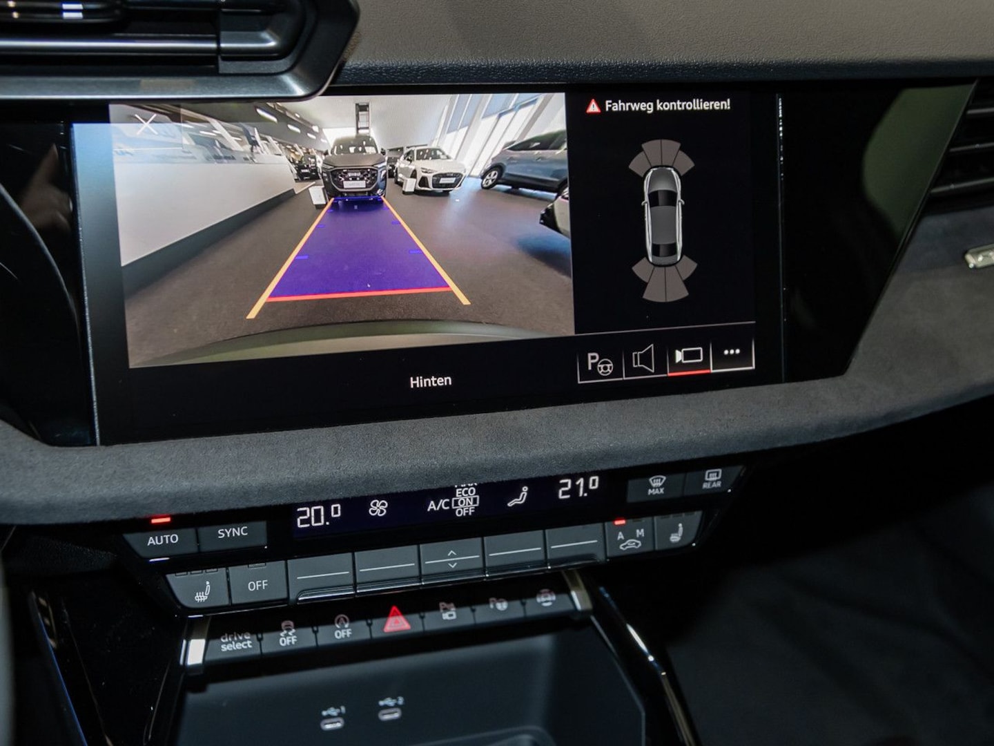 Bild über Audi RS 3 Limousine TFSI quattro 294 kW S tronic - für weitere Informationen kontaktieren Sie den Audi Partner