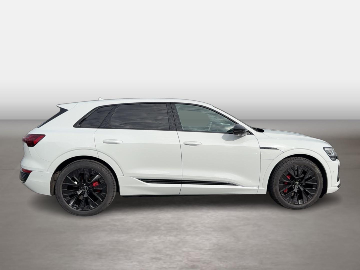 Bild über Audi Q8 e-tron S line 55 e-tron quattro - für weitere Informationen kontaktieren Sie den Audi Partner