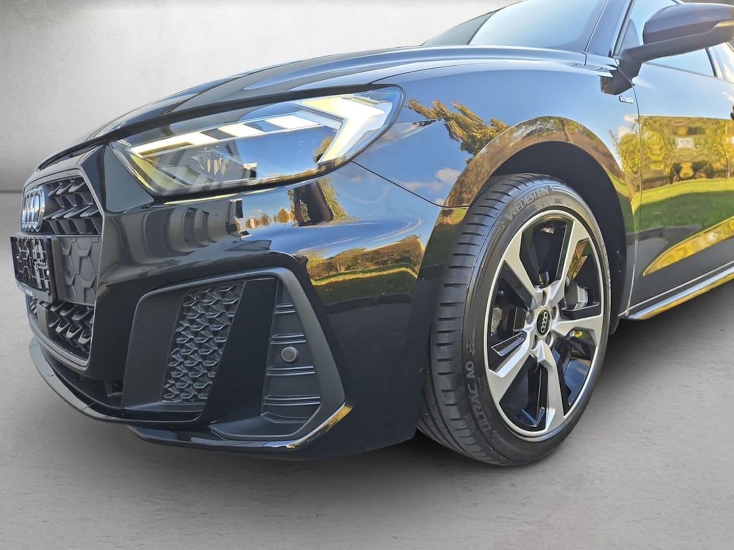Bild über Audi A1 Sportback S line 30 TFSI S tronic - für weitere Informationen kontaktieren Sie den Audi Partner