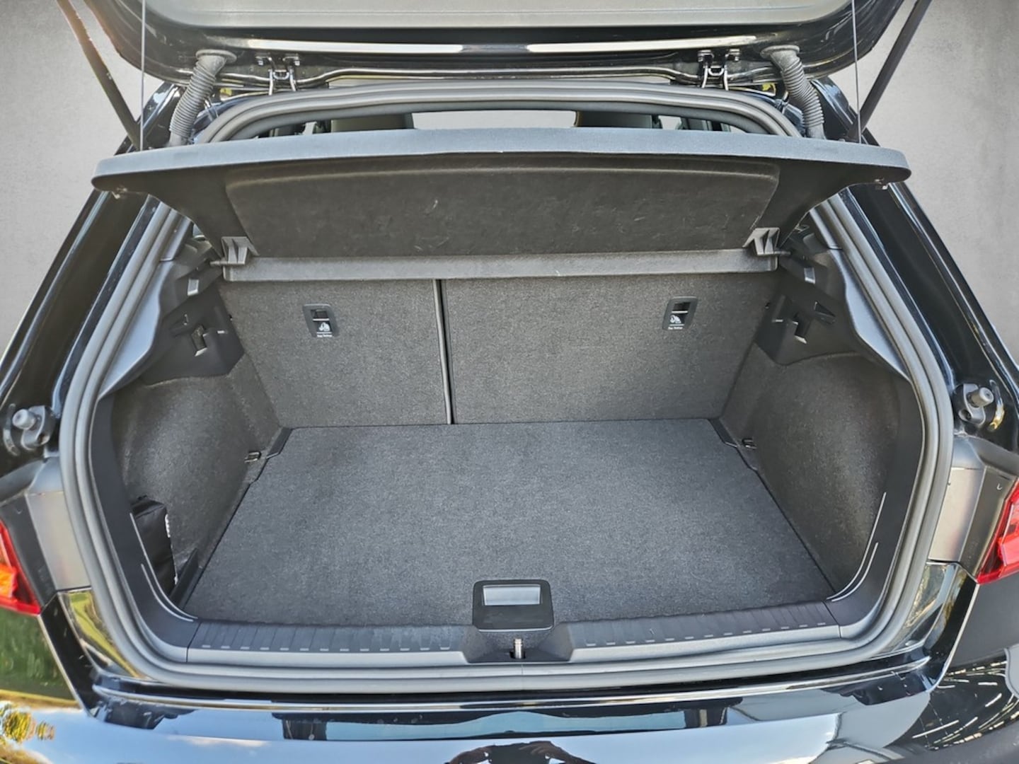 Bild über Audi A1 Sportback S line 30 TFSI S tronic - für weitere Informationen kontaktieren Sie den Audi Partner