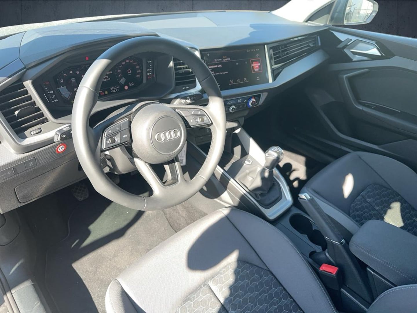 Bild über Audi A1 Sportback S line 30 TFSI Schaltgetriebe - für weitere Informationen kontaktieren Sie den Audi Partner
