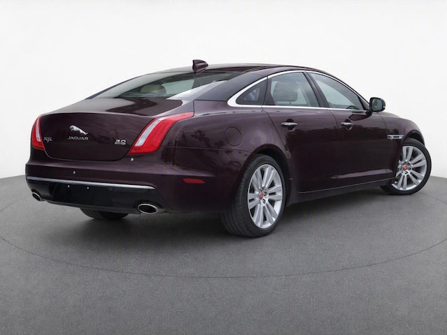 2016 Jaguar XJ