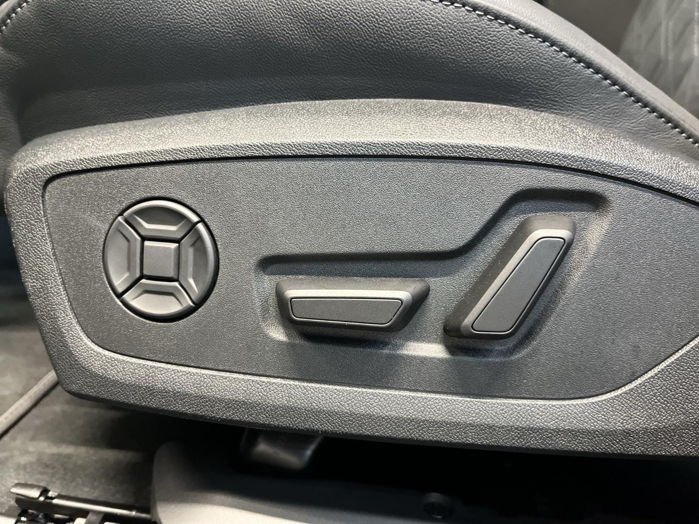 Bild über Audi A6 Avant e-hybrid e-hybrid quattro 270 kW S tronic - für weitere Informationen kontaktieren Sie den Audi Partner