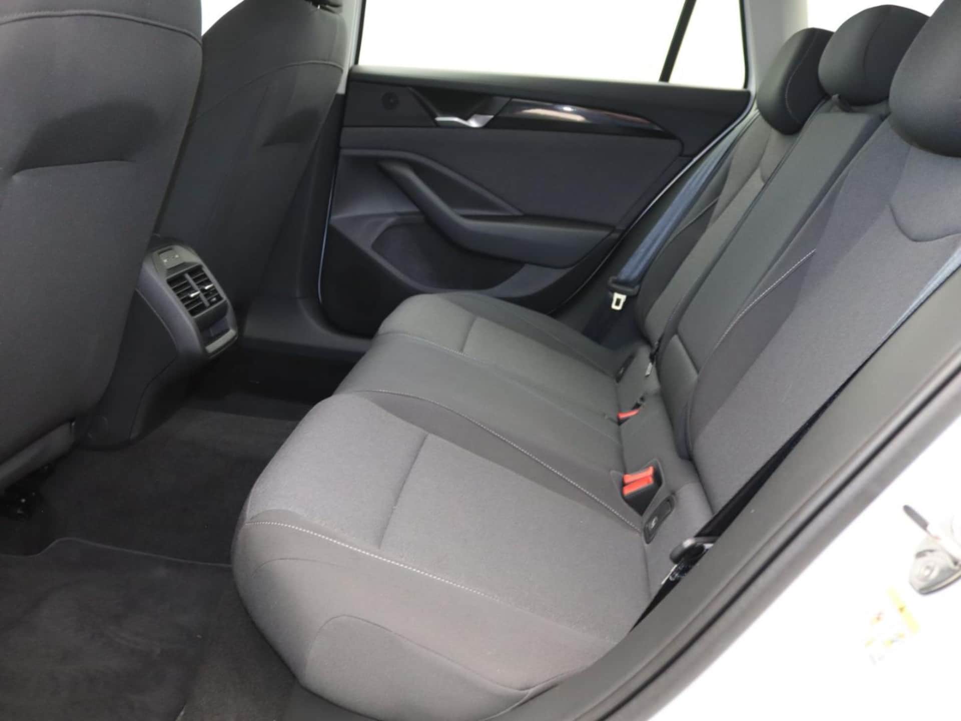 Volkswagen Passat Basis-Modell
