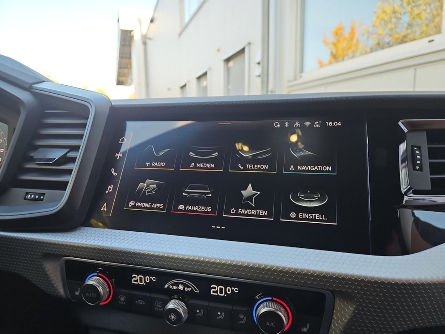 Bild über Audi A1 Sportback S line 30 TFSI S tronic - für weitere Informationen kontaktieren Sie den Audi Partner