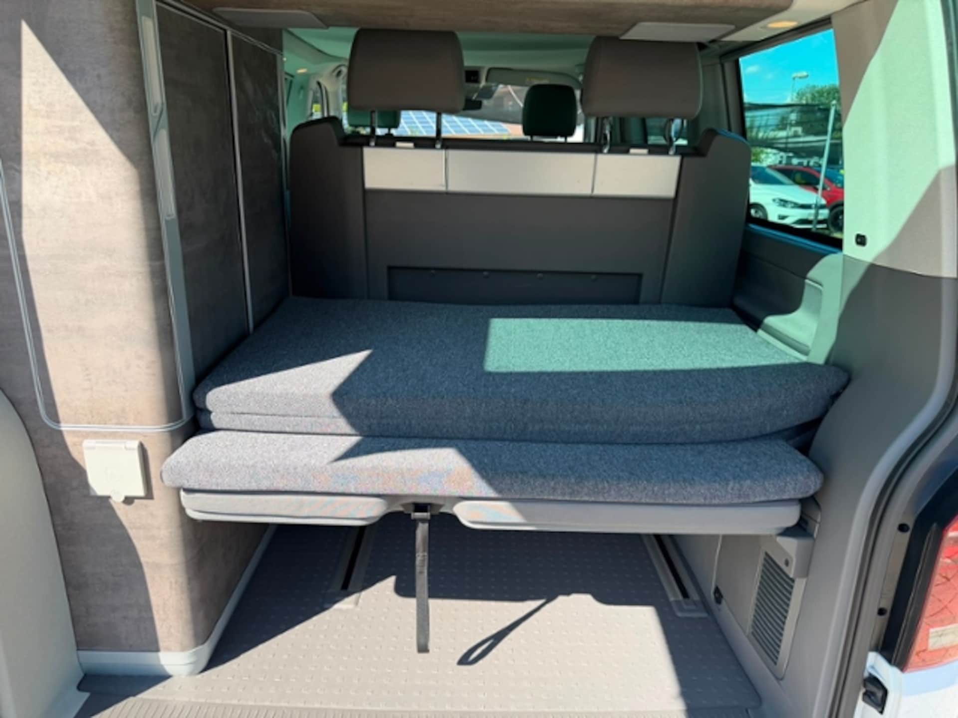 Volkswagen T6.1 California Ocean