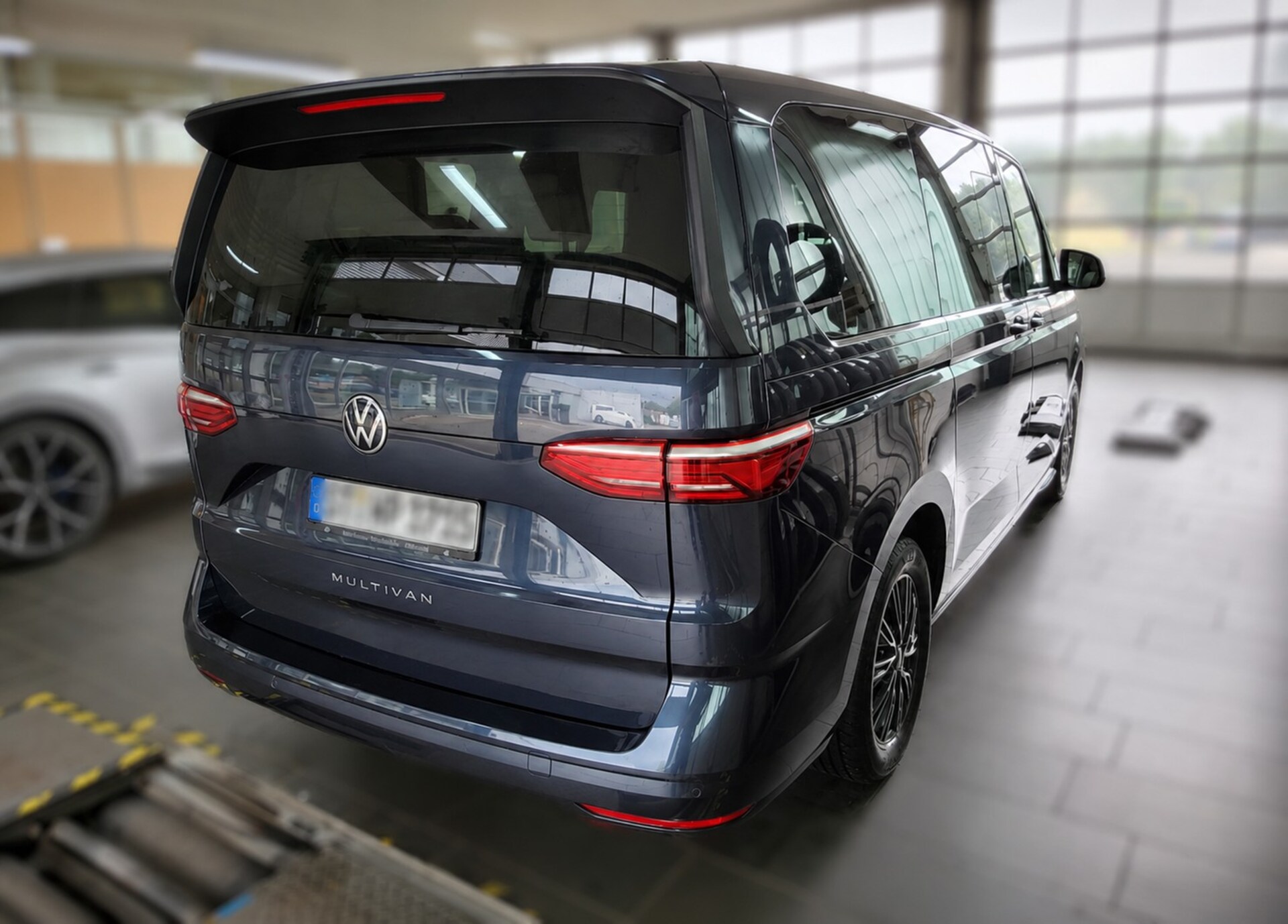 Volkswagen Multivan Langversion Basis-Modell