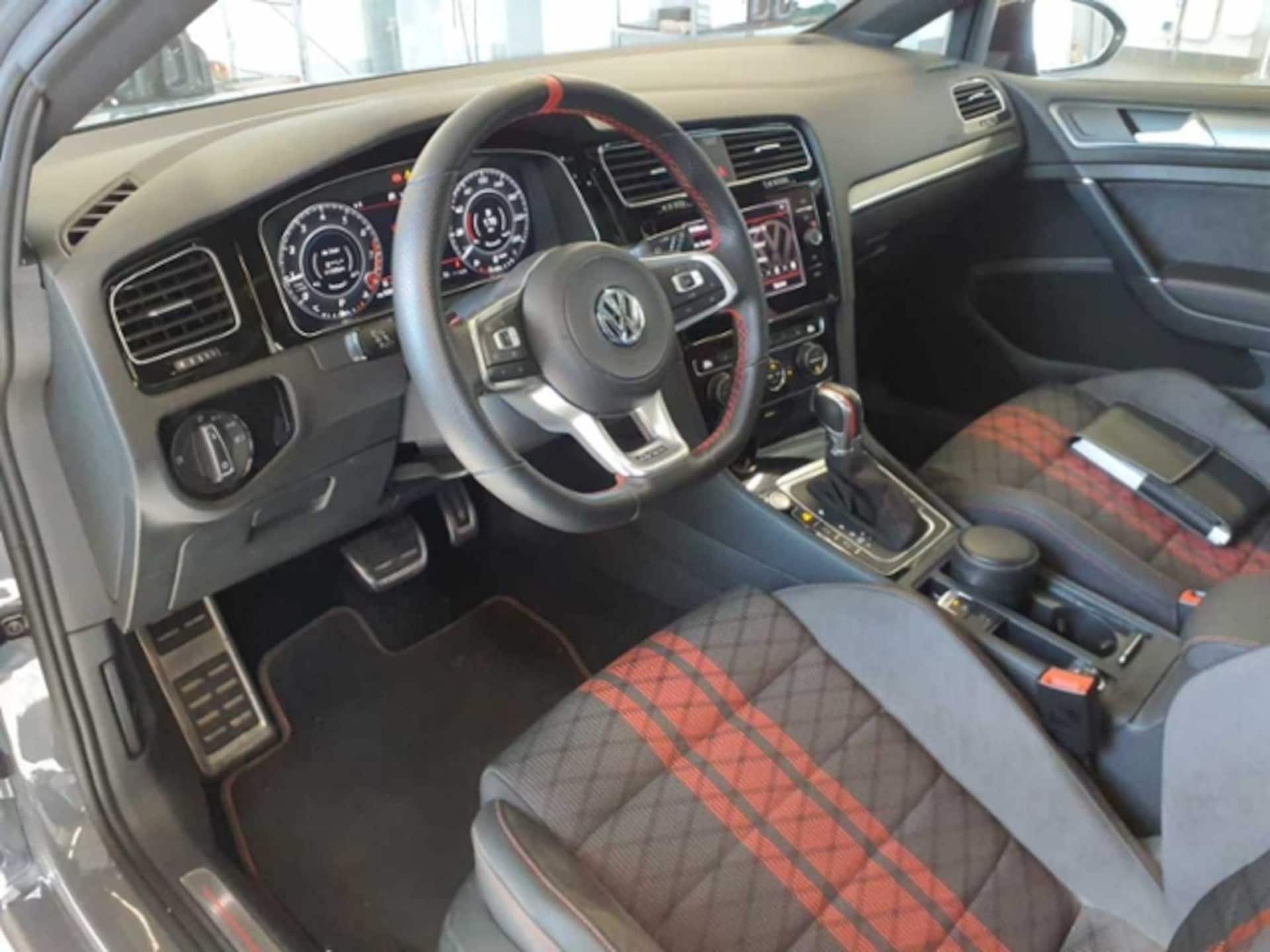 Volkswagen Golf GTI