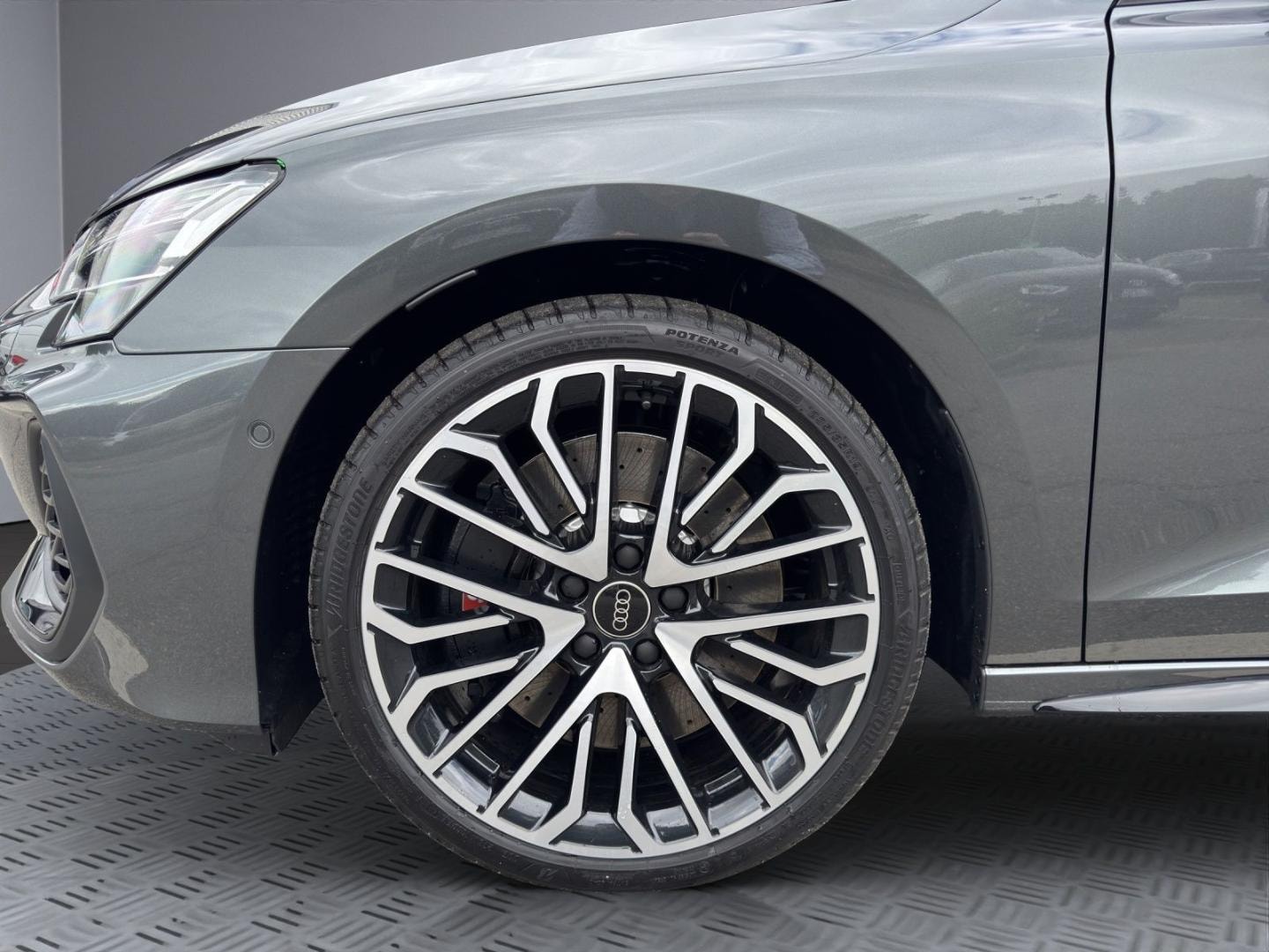Bild über Audi S3 Sportback TFSI quattro S tronic - für weitere Informationen kontaktieren Sie den Audi Partner