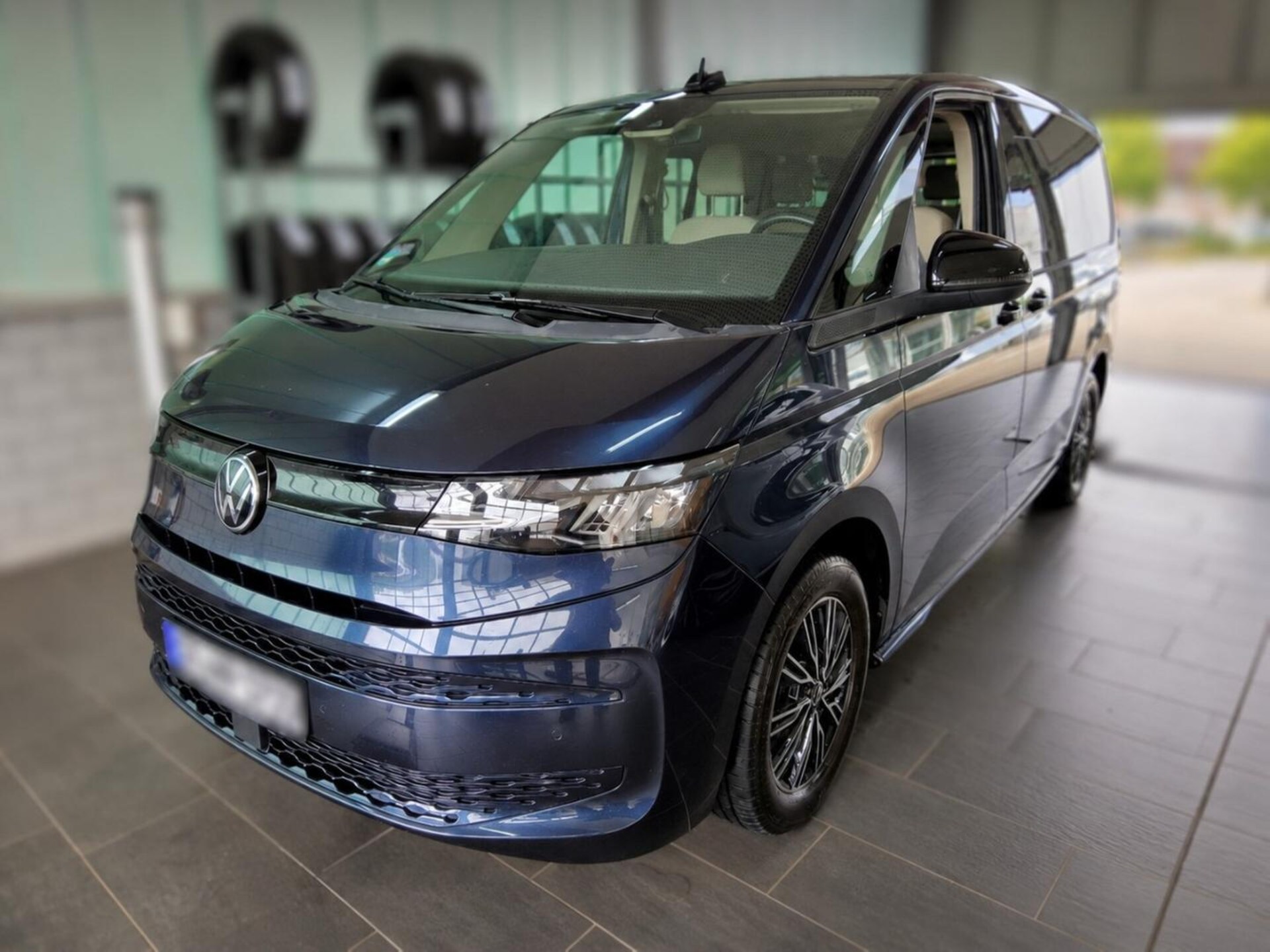 Volkswagen Multivan Langversion Basis-Modell