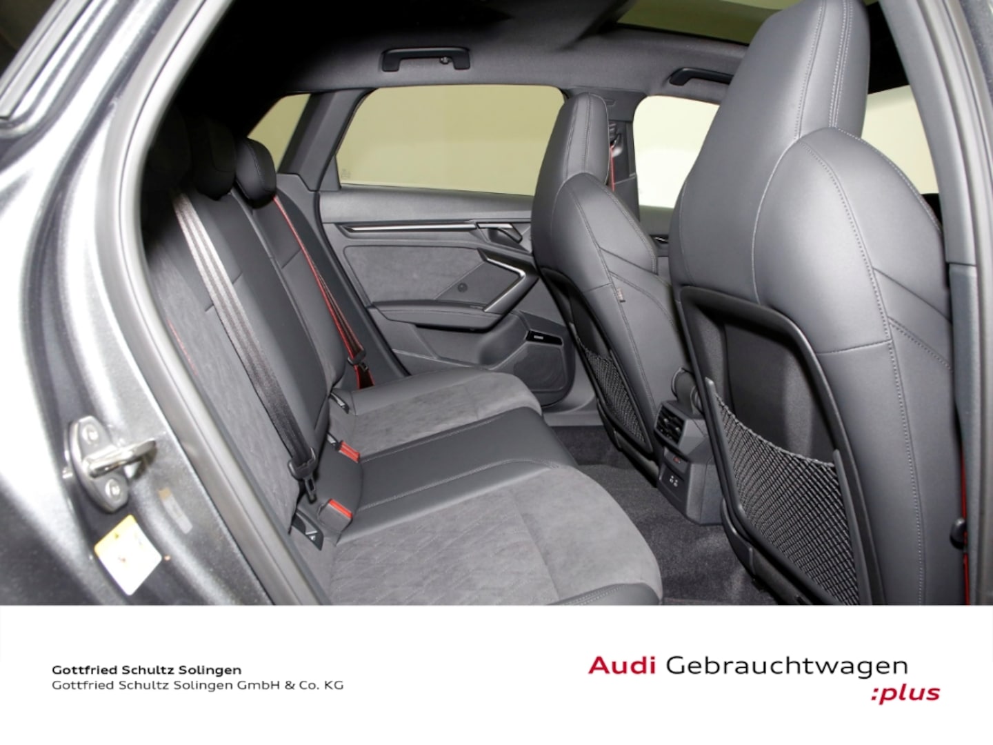 Bild über Audi RS 3 Sportback TFSI quattro 294 kW S tronic - für weitere Informationen kontaktieren Sie den Audi Partner