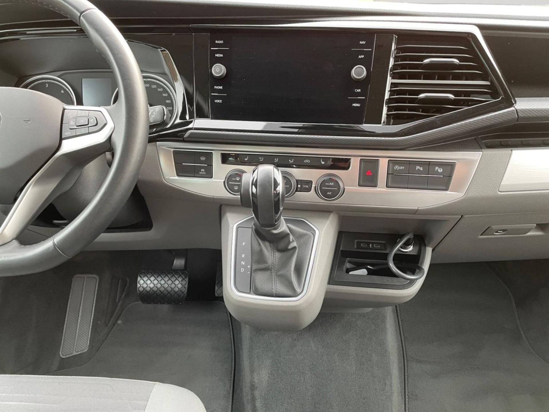 Volkswagen T6.1 California Coast