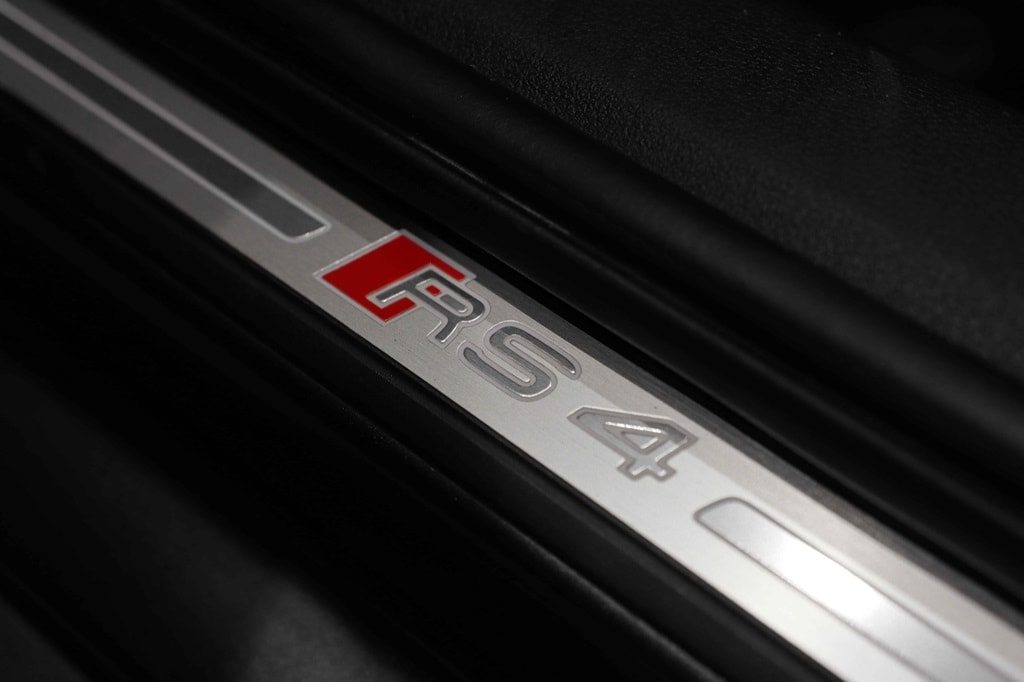 Bild som visar Audi RS 4 Avant RS 4 Avant 2.9 TFSI quattro 450 hk tiptronic - för mer information kontakta din Audi Partner