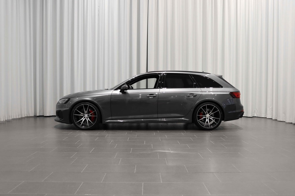 Bild som visar Audi RS 4 Avant RS 4 Avant 2.9 TFSI quattro 450 hk tiptronic - för mer information kontakta din Audi Partner