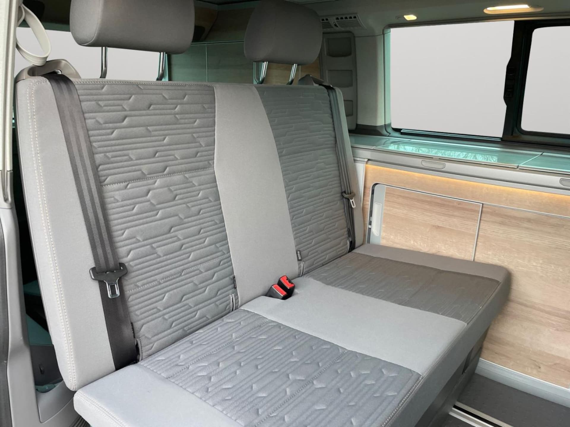 Volkswagen T6.1 California Coast