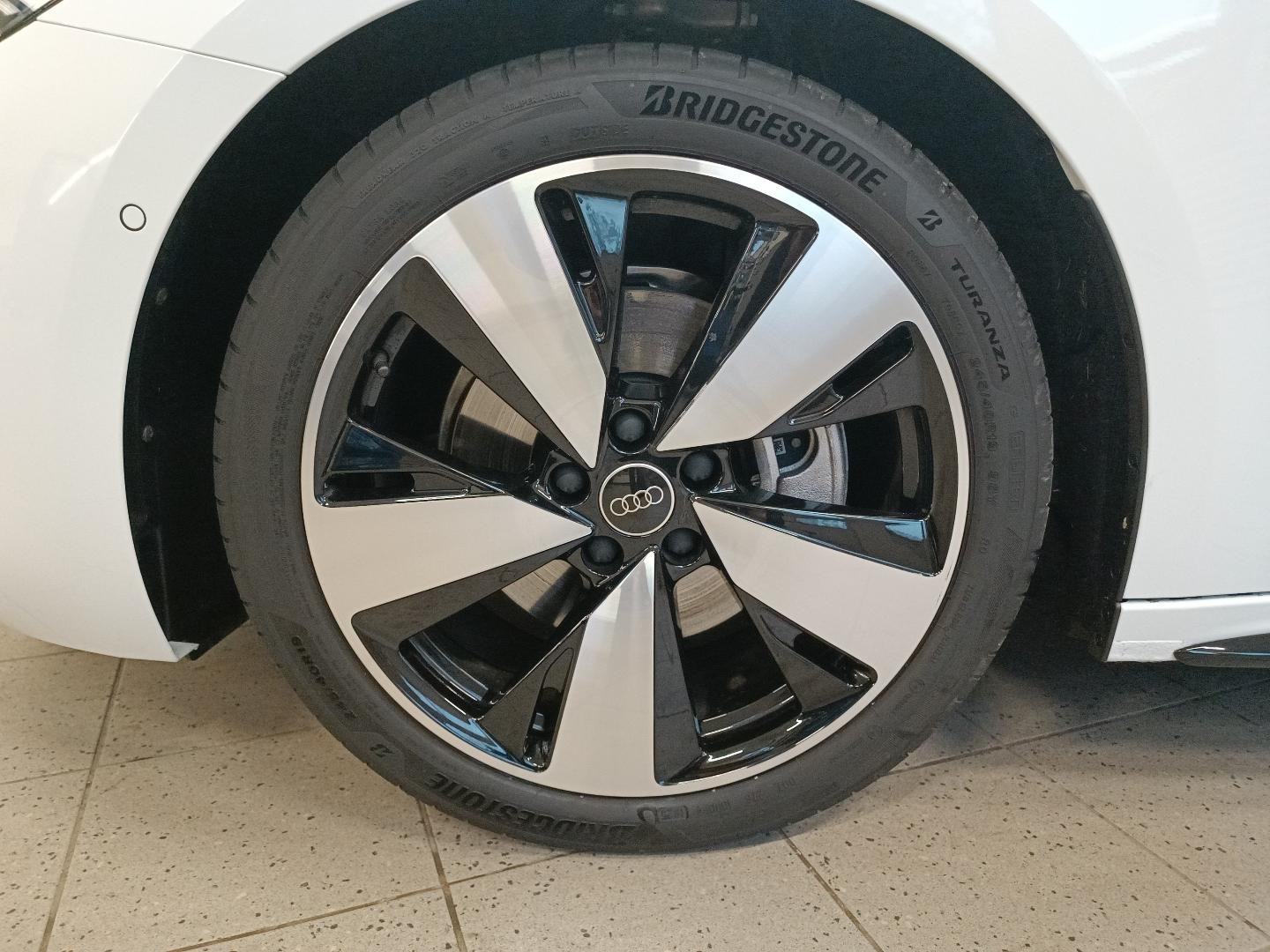 Bild über Audi A5 Avant TFSI 150 kW S tronic - für weitere Informationen kontaktieren Sie den Audi Partner