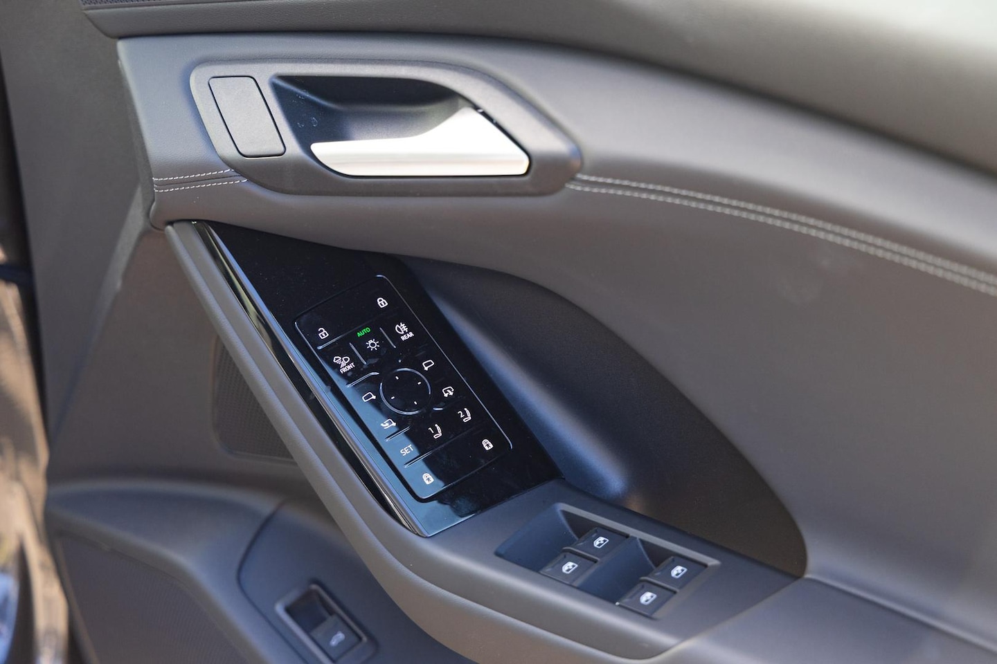 Image about Audi Q6 SUV e-tron e-tron