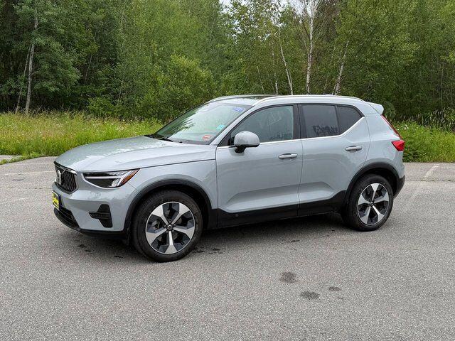2025 Volvo XC40