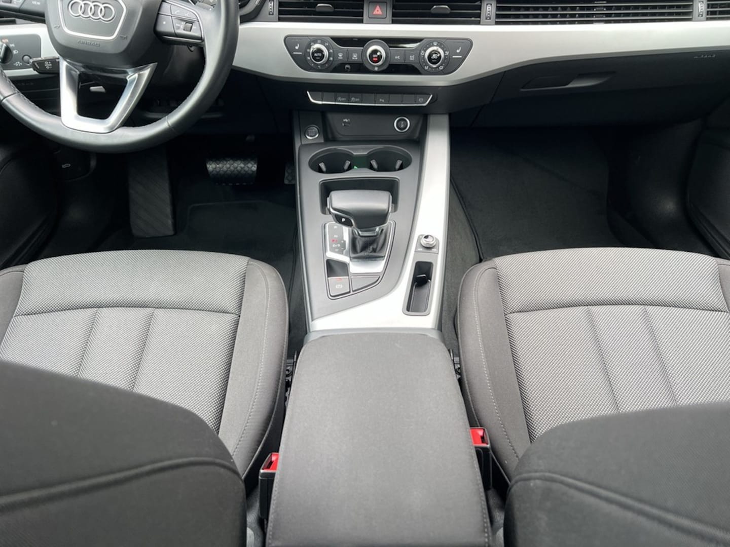 Bild über Audi A4 Avant 30 TDI S tronic - für weitere Informationen kontaktieren Sie den Audi Partner