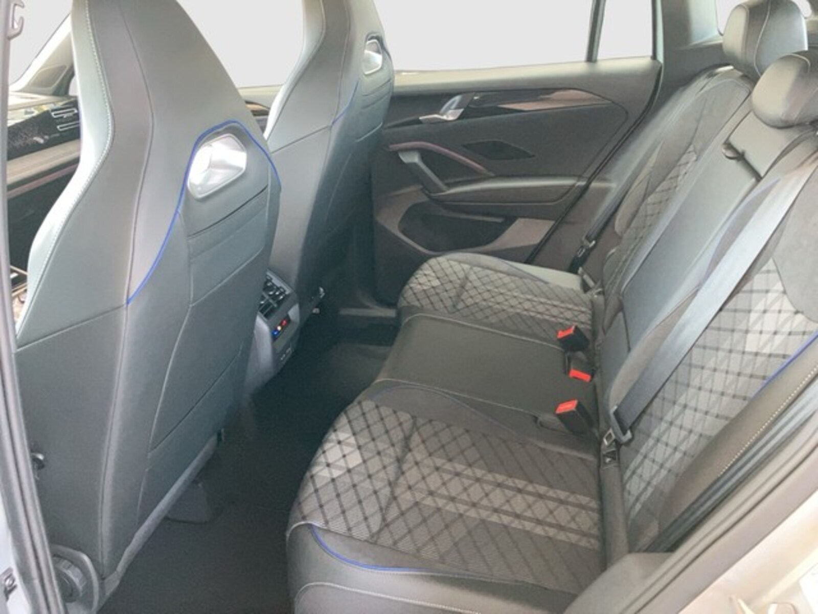Volkswagen Tiguan – Bild 11