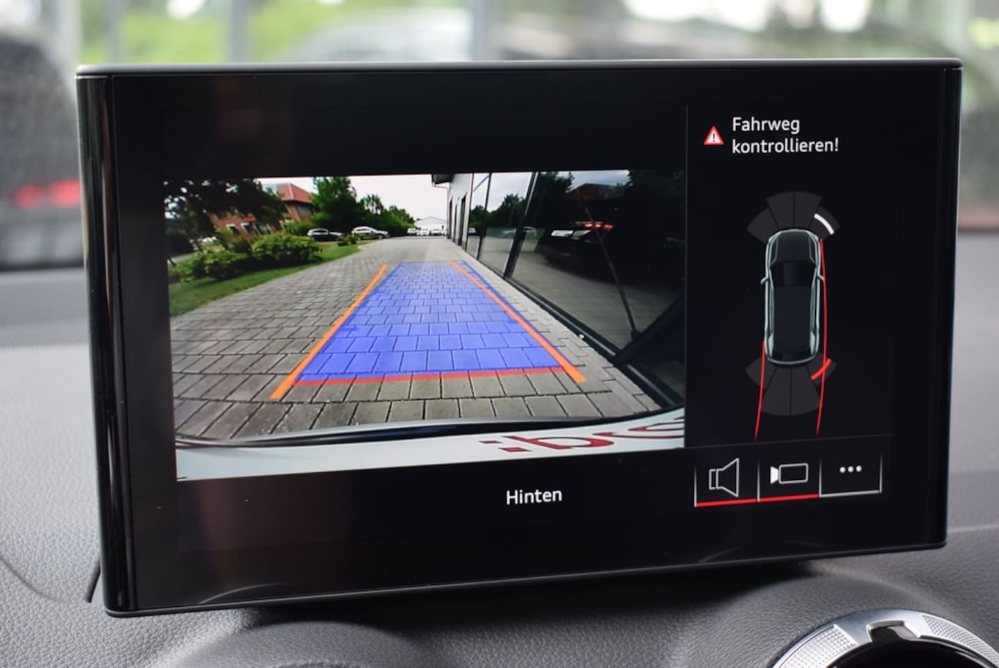 Bild über Audi Q2 S line 35 TFSI S tronic - für weitere Informationen kontaktieren Sie den Audi Partner