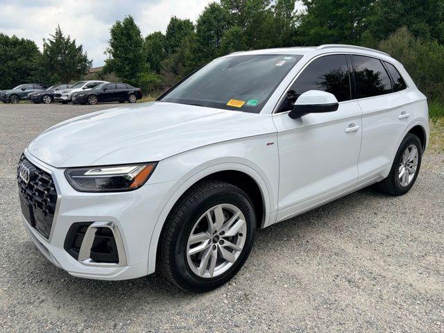 2023 Audi Q5 45 Premium's photo