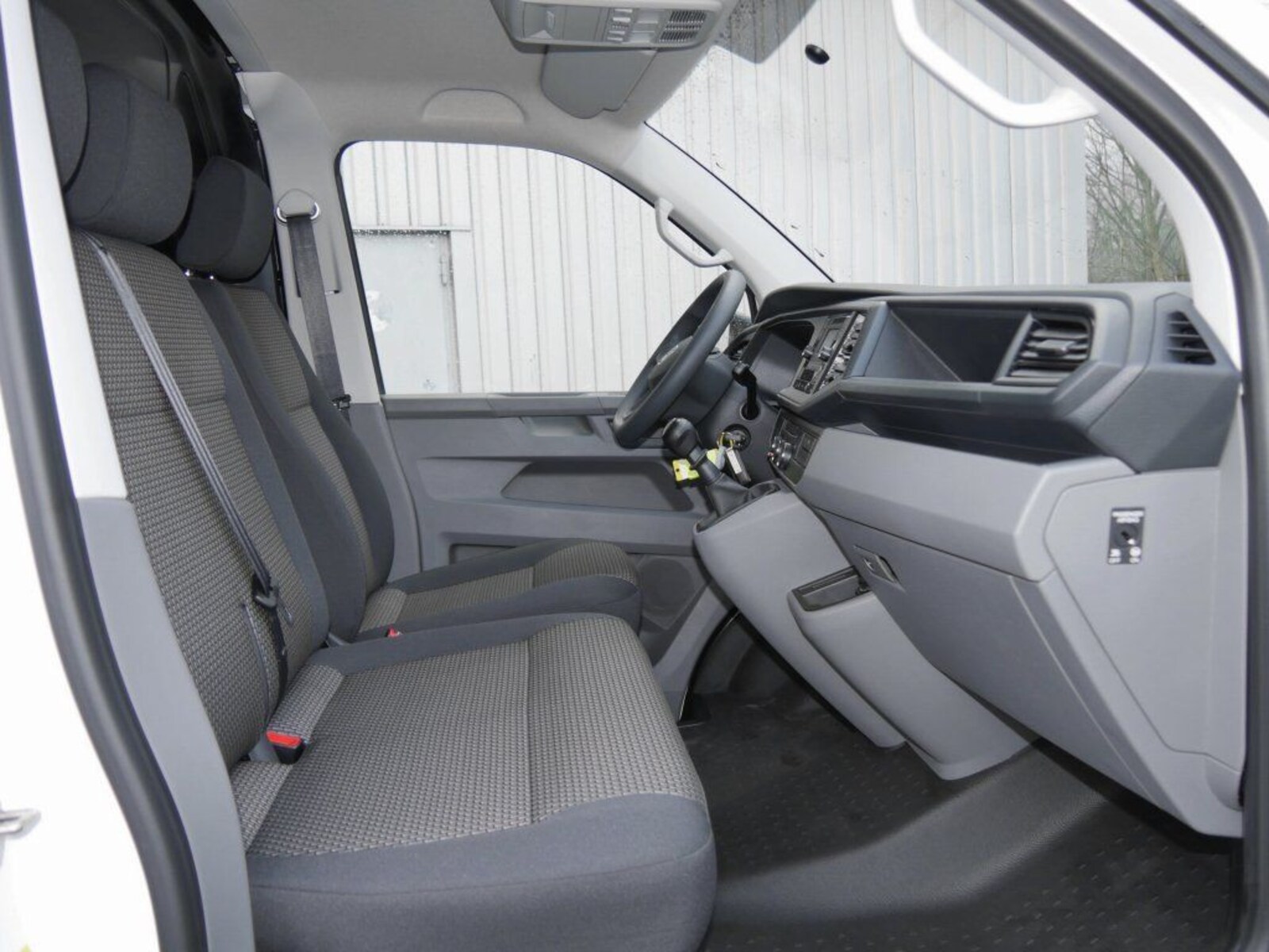Volkswagen T6.1 Transporter Kasten langer Radstand – Bild 3