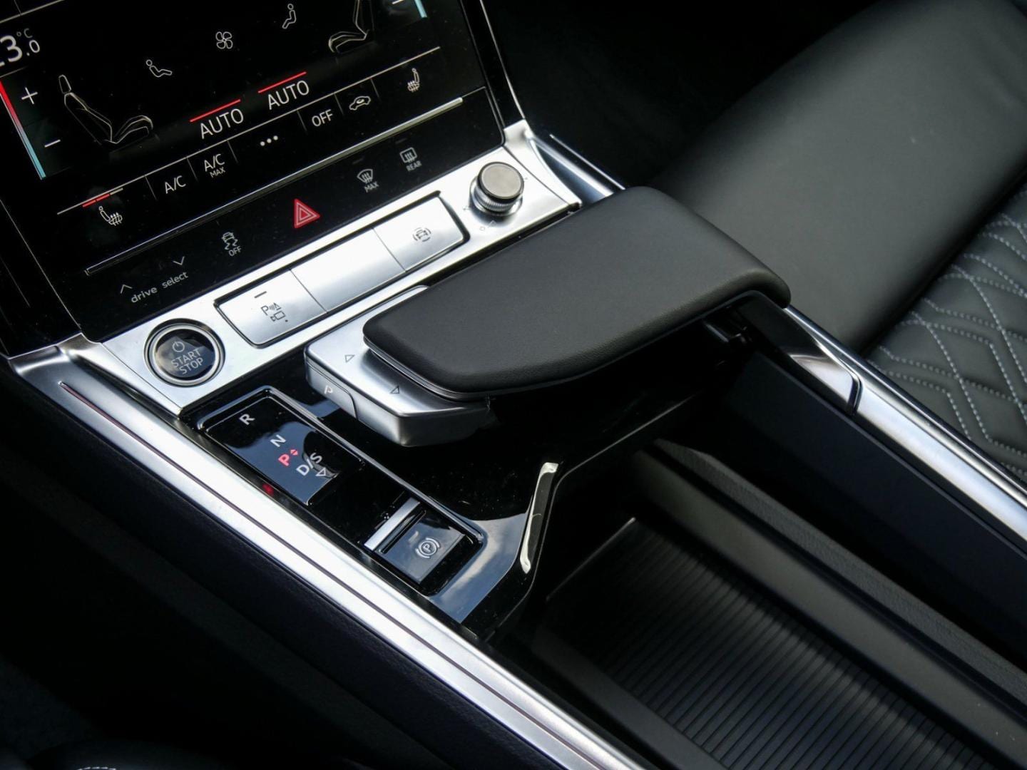 Bild über Audi Q8 e-tron S line 50 e-tron quattro - für weitere Informationen kontaktieren Sie den Audi Partner