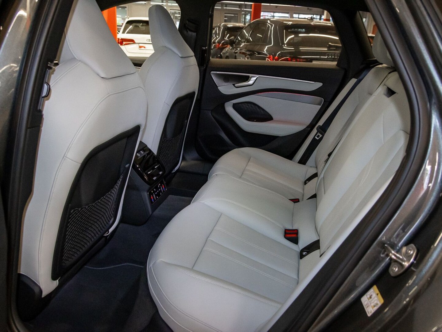 Bild über Audi A6 Avant TDI quattro 150 kW S tronic - für weitere Informationen kontaktieren Sie den Audi Partner