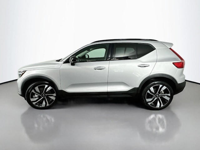 2025 Volvo XC40