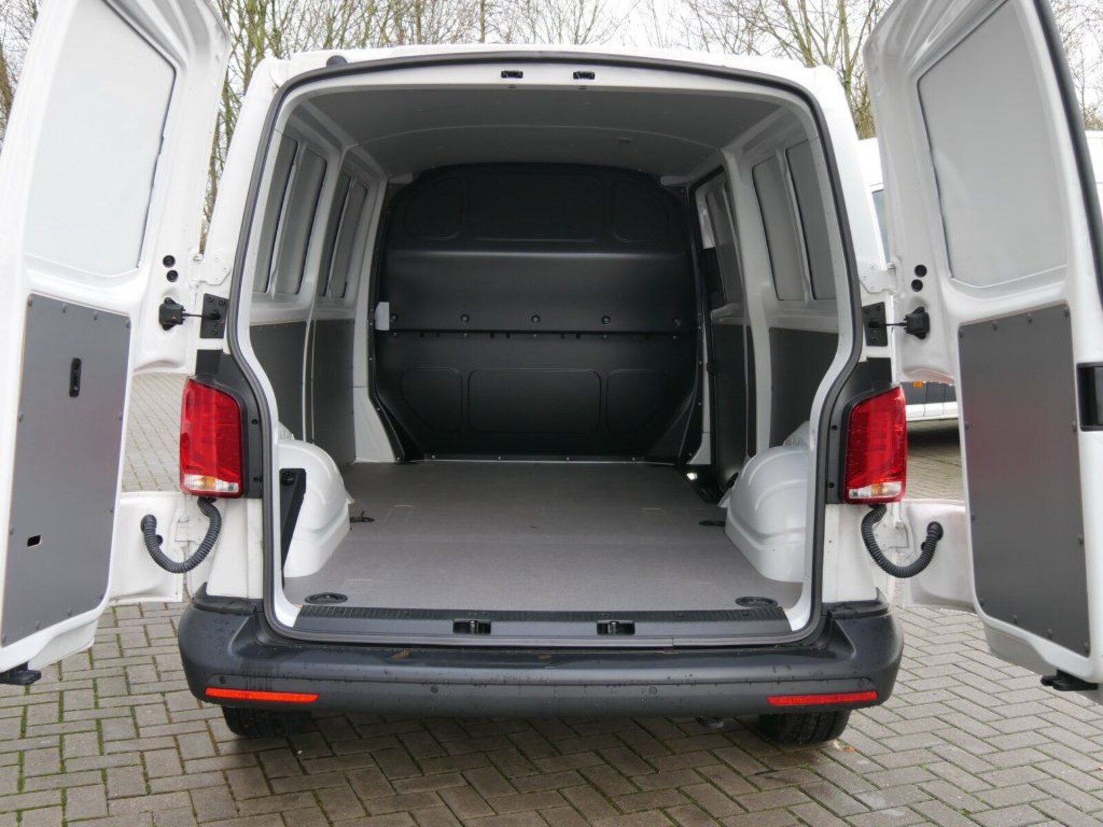 Volkswagen T6.1 Transporter Kasten langer Radstand – Bild 8