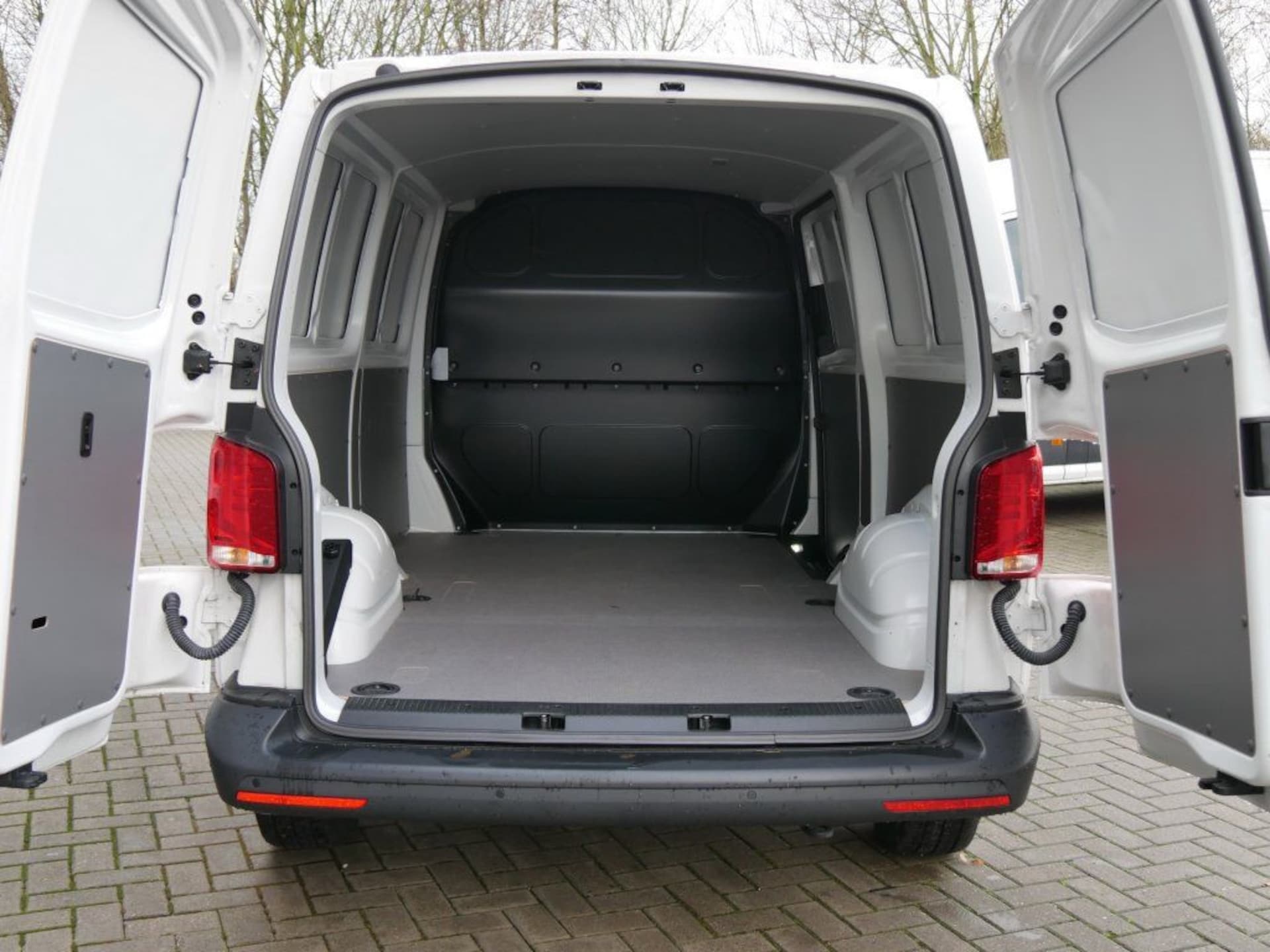 Volkswagen T6.1 Transporter Kasten langer Radstand