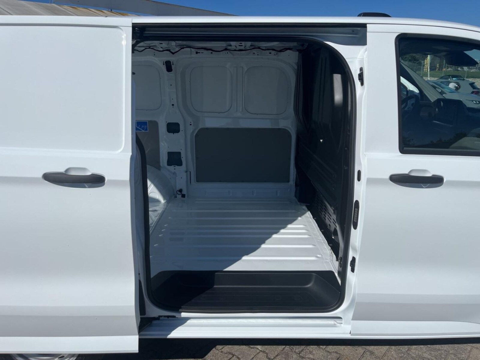 Volkswagen Transporter Kasten kurzer Radstand – Bild 13