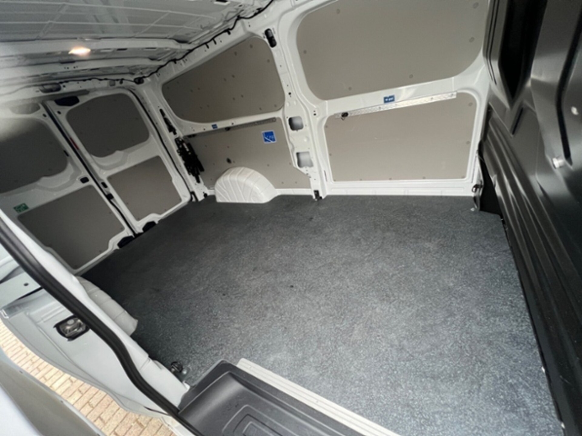 Volkswagen Transporter Kasten langer Radstand