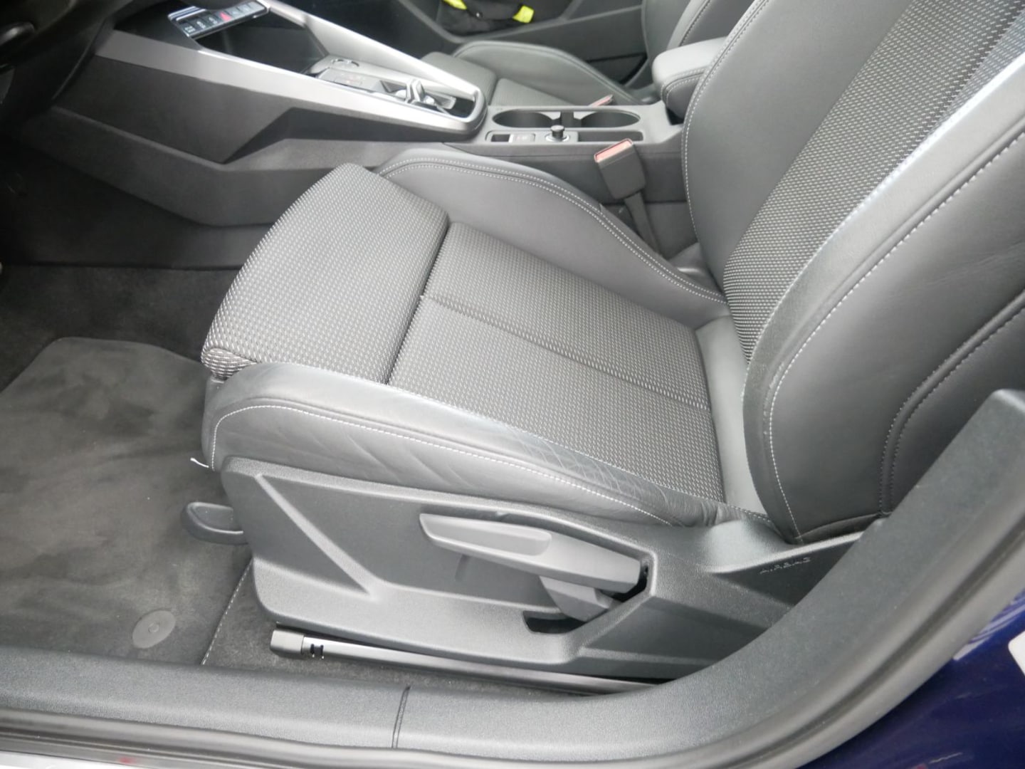 Bild über Audi A3 Sportback S line 35 TDI S tronic - für weitere Informationen kontaktieren Sie den Audi Partner