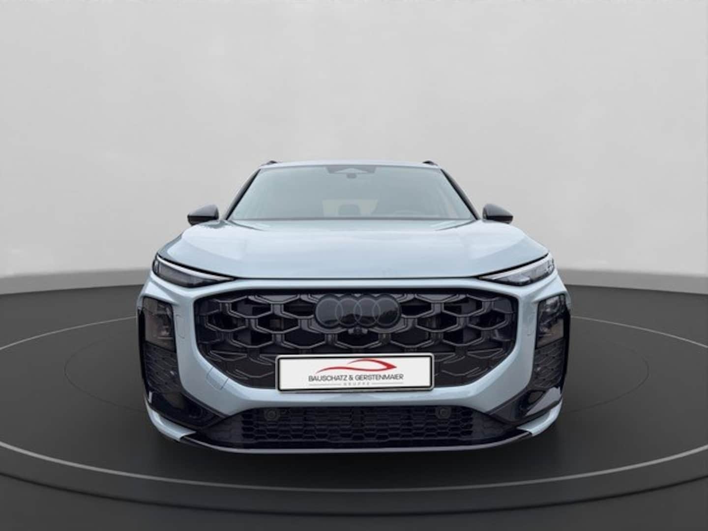 Bild über Audi Q3 SUV TFSI quattro 195 kW S tronic - für weitere Informationen kontaktieren Sie den Audi Partner
