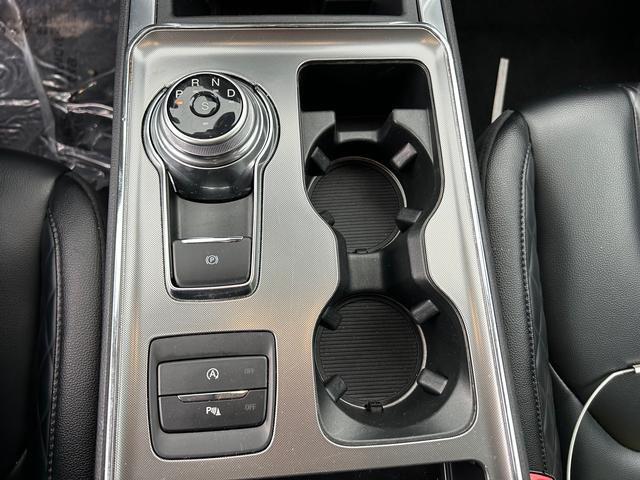 2024 Ford Edge Titanium - Photo 17