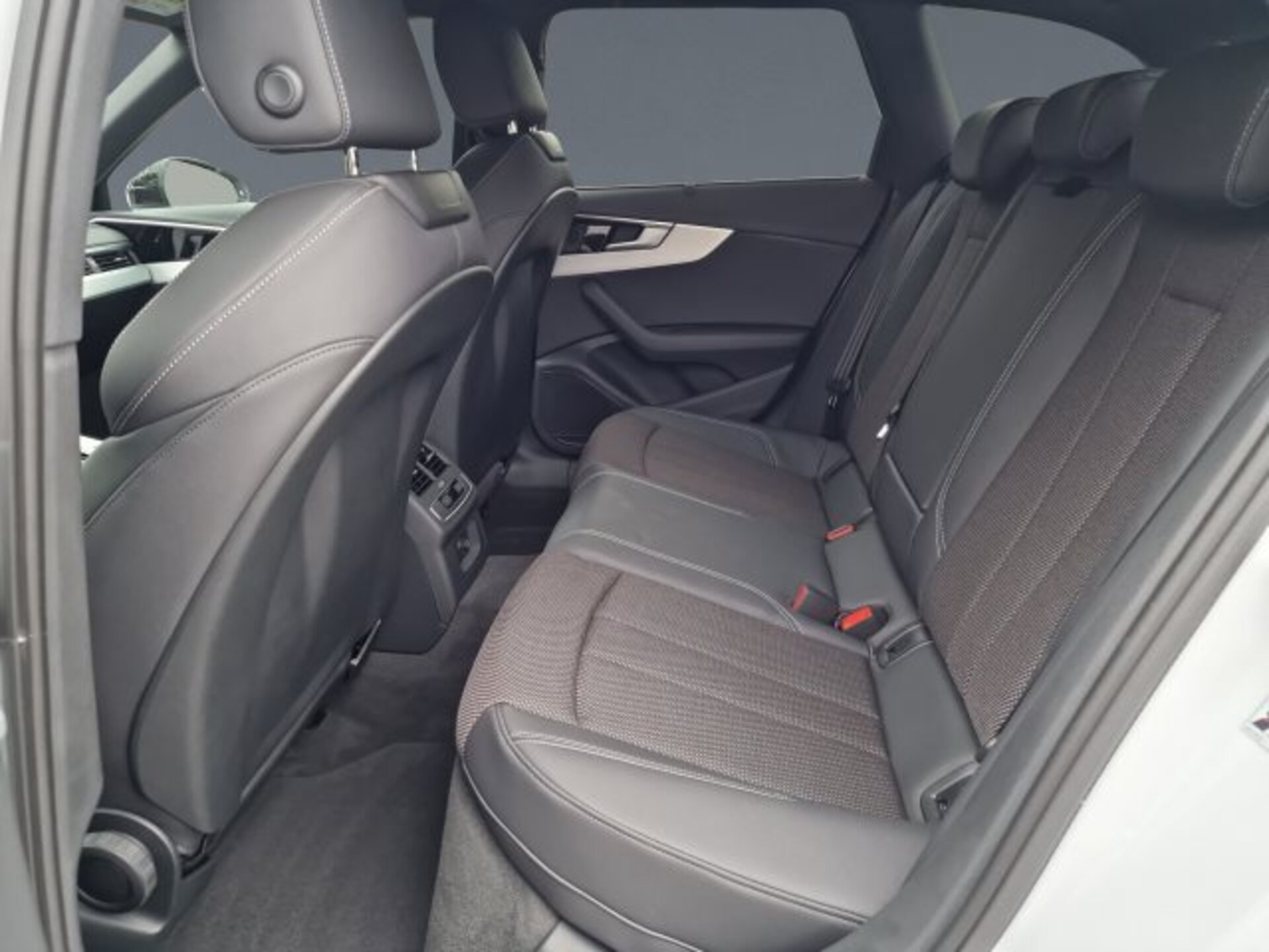 Audi A4 Avant S line