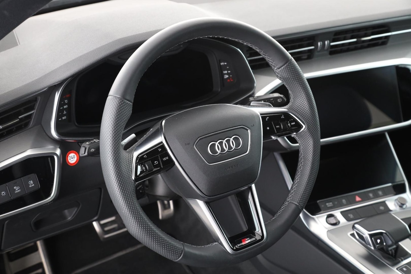 Bild über Audi A6 Avant advanced 45 TFSI quattro S tronic - für weitere Informationen kontaktieren Sie den Audi Partner