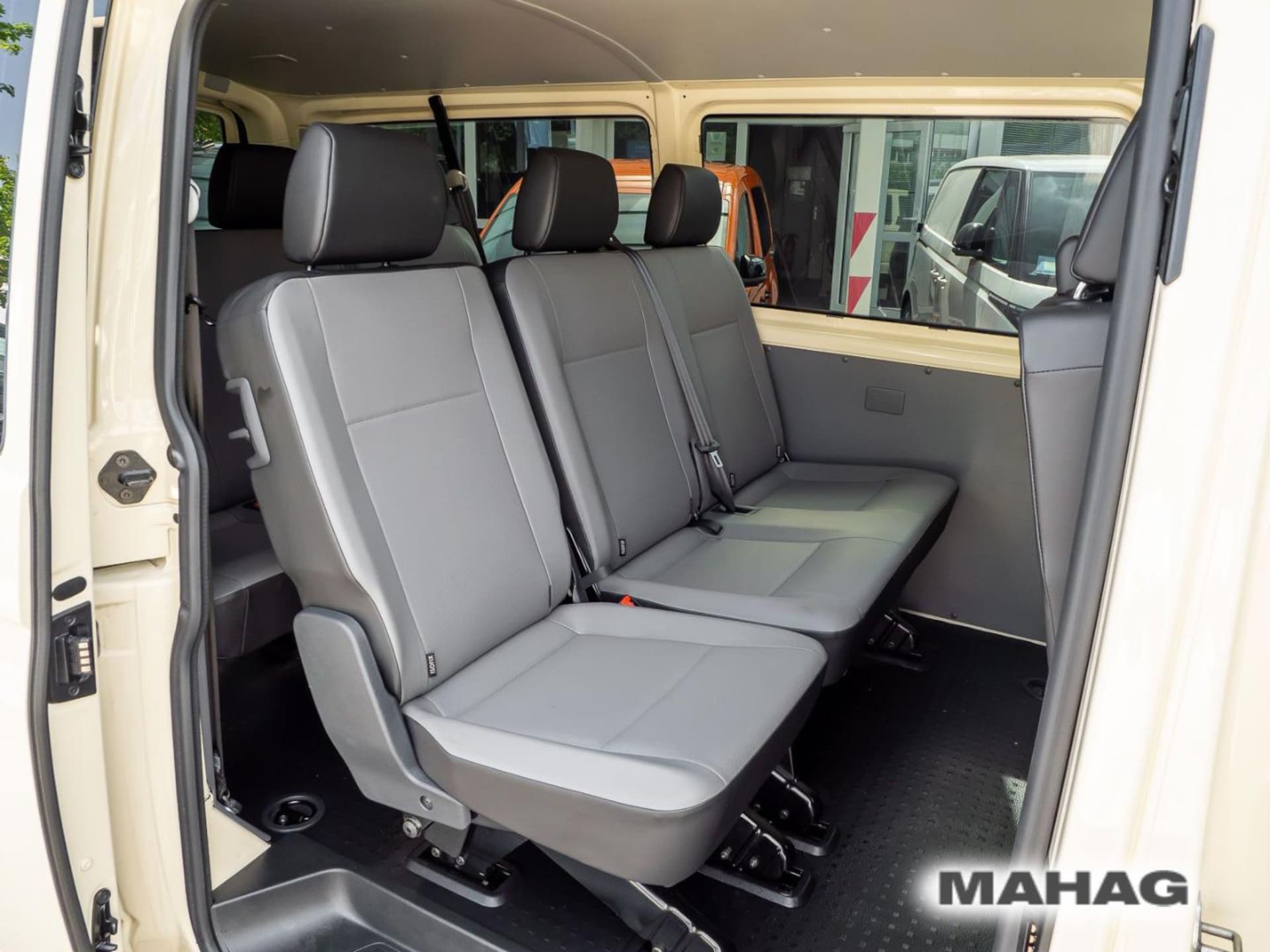 Volkswagen T6.1 Transporter Kombi langer Radstand