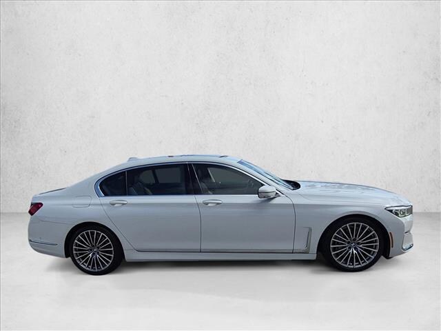 2022 BMW 740