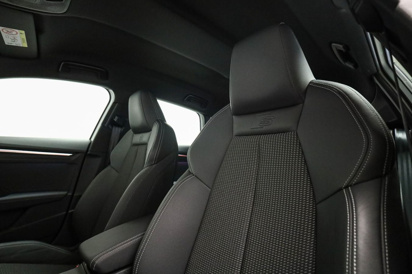 Bild über Audi S3 Sportback TFSI quattro S tronic - für weitere Informationen kontaktieren Sie den Audi Partner