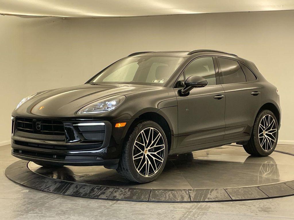 2025 Porsche Macan -'s photo