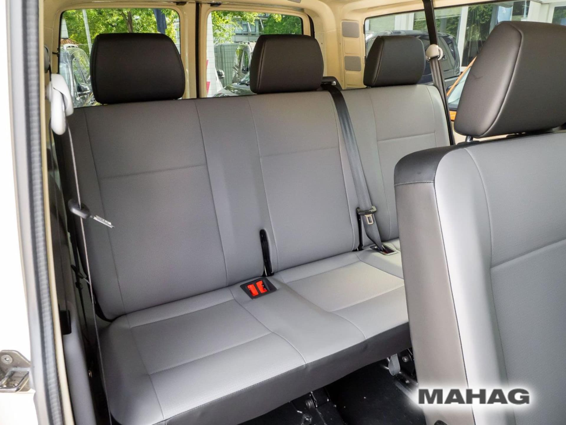 Volkswagen T6.1 Transporter Kombi langer Radstand