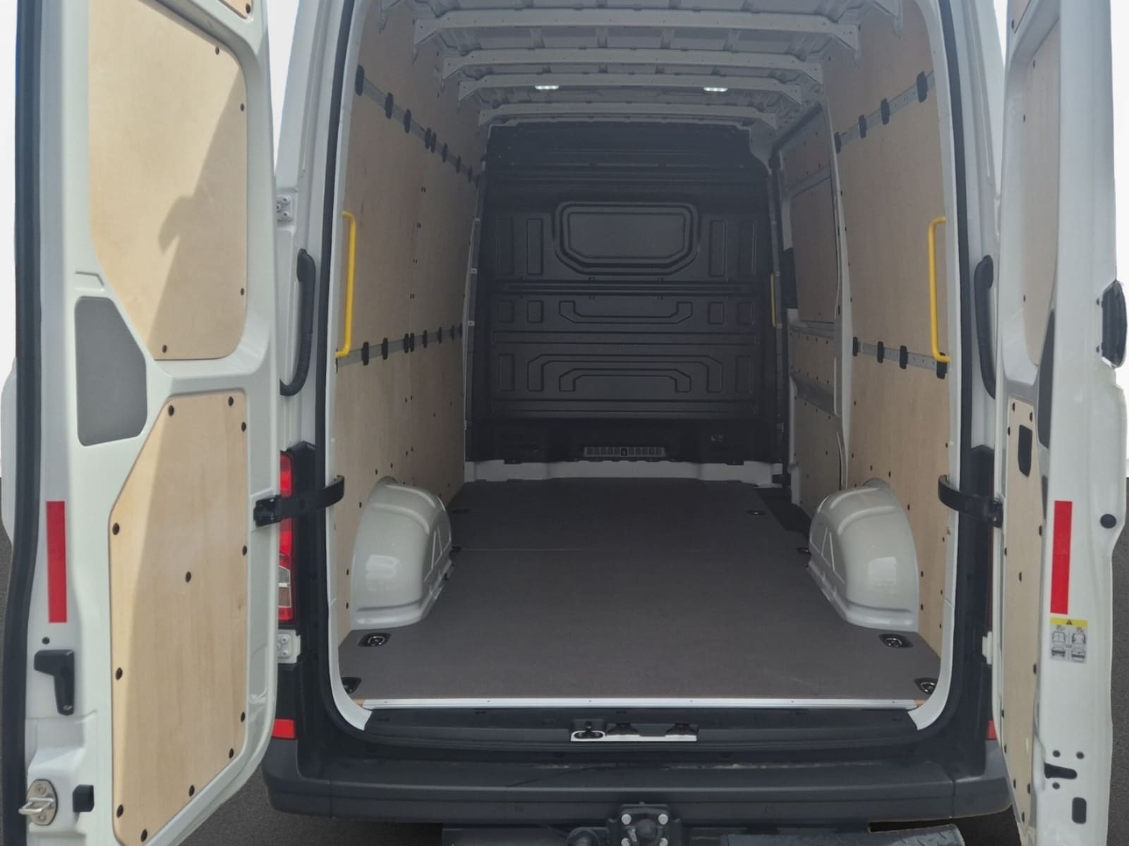 Volkswagen Crafter Kasten mittlerer Radstand – Bild 9