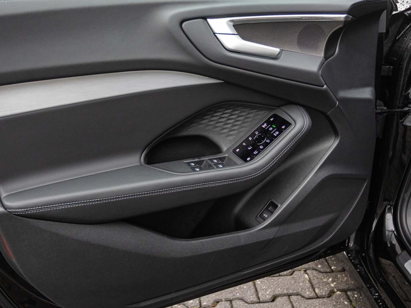 Bild über Audi A5 Avant TDI 150 kW S tronic - für weitere Informationen kontaktieren Sie den Audi Partner