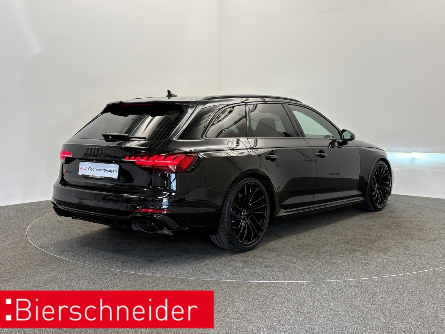 Bild über Audi RS 4 Avant TFSI quattro tiptronic - für weitere Informationen kontaktieren Sie den Audi Partner