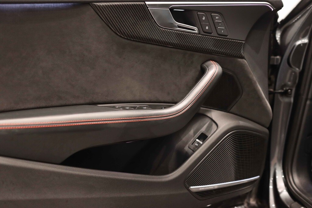 Bild som visar&nbsp;Audi RS 4 Avant&nbsp;RS 4 Avant 2.9 TFSI quattro 450 hk tiptronic - för mer information kontakta din Audi Partner