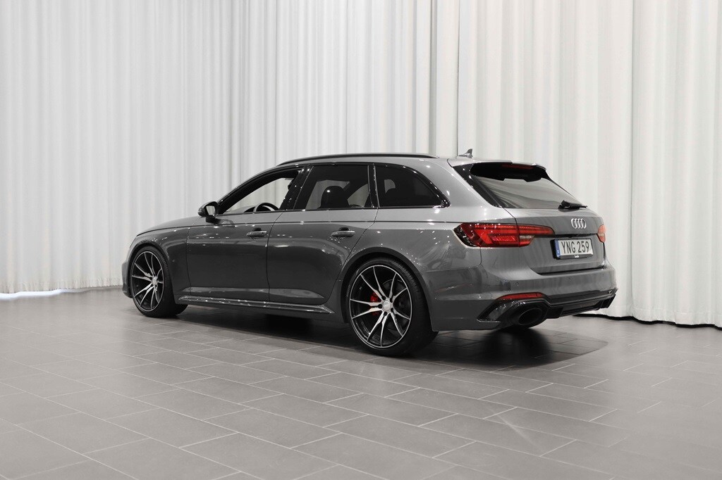 Bild som visar&nbsp;Audi RS 4 Avant&nbsp;RS 4 Avant 2.9 TFSI quattro 450 hk tiptronic - för mer information kontakta din Audi Partner