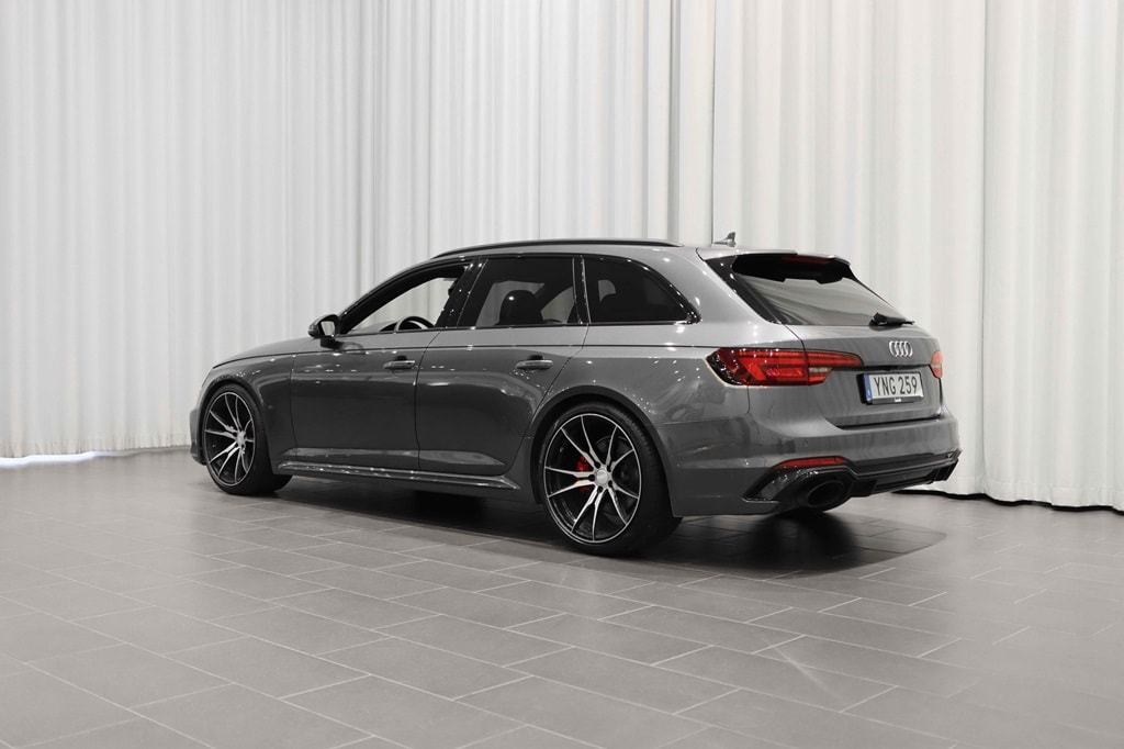 Bild som visar Audi RS 4 Avant RS 4 Avant 2.9 TFSI quattro 450 hk tiptronic - för mer information kontakta din Audi Partner